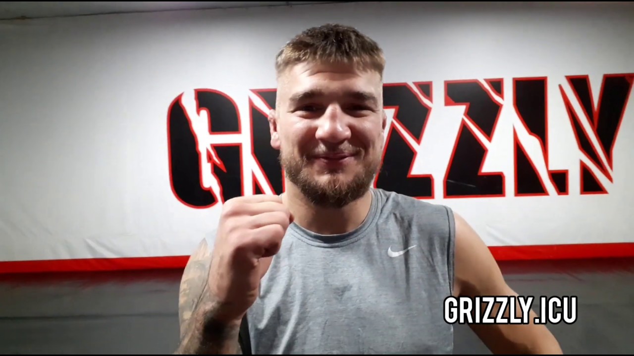 Ярослав Амосов відповідає на запитання вихованців Grizzly MMA